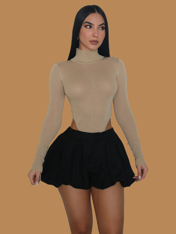 WOVEN PLEATED BUBBLE SHORTS